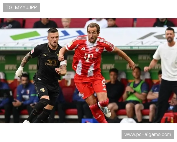 拜仁小将比朔夫助攻后接受队友拥抱,安联球场掌声雷动 拜仁小将比朔夫助攻后接受队友拥抱,安联球场掌声雷动